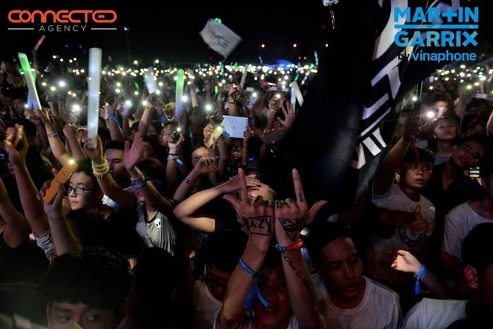 Khán giả trẻ “bùng cháy” cùng DJ Martin Garrix. Với Martin Garrix by VinaPhone, VinaPhone là nhà mạng đầu tiên “bùng nổ” sự kiện âm nhạc trẻ hóa thương hiệu và tiếp nối với hàng loạt chiến dịch hướng tới giới trẻ.